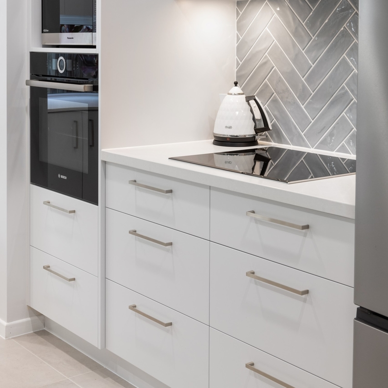 Factory Direct Customized Kitchen Cabinets Modern White Lacquer Wooden Kitchen Furniture Set Kids' Cabinets Kitchen Isla