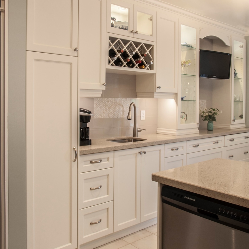 Factory Custom Made American Style White Kitchen Storage Cupboard Cabinet Prefab Storage Solid Wood Kitchen Cabinet