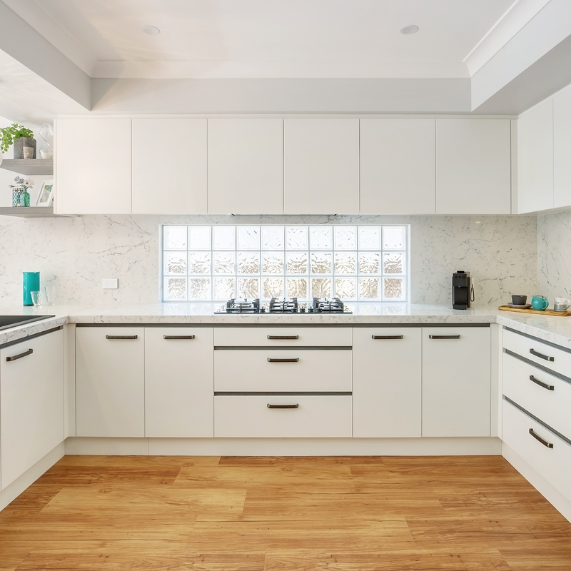 Factory Supply Wholesale Modern Design Apartment Cabinets White Lacquer Finish Wooden Kitchen Cabinets