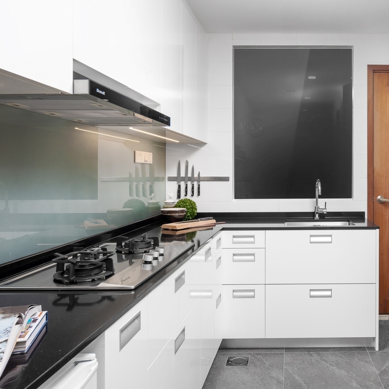 Customized High Gloss White PVC Kitchen Cabinet Made From Waterproof MDF Door Panel