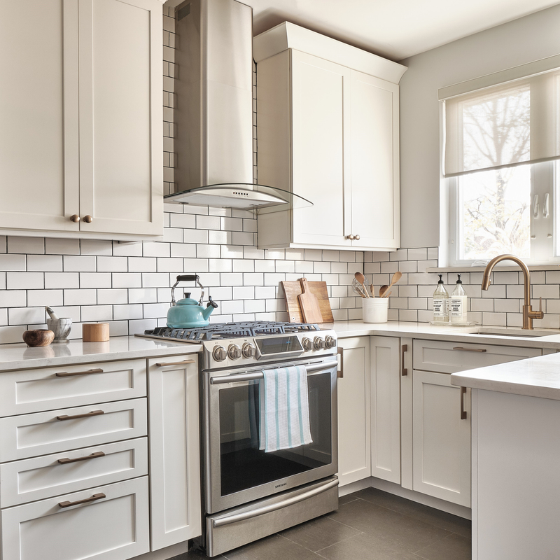 High End White Shaker Tiny Kitchen Cabinets U Shape Mini Kitchen Solid Wood Kitchenette