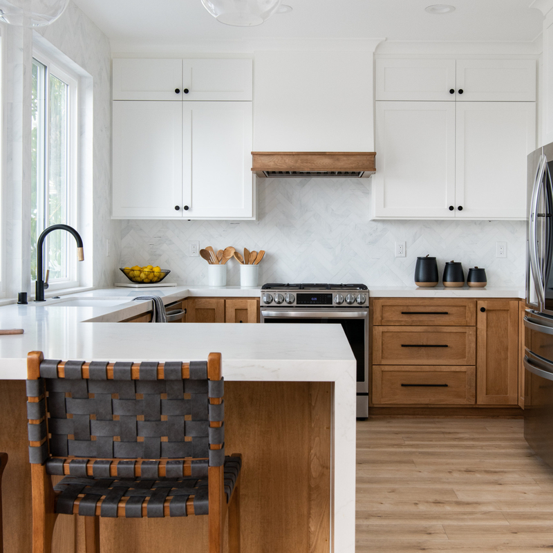 White Shaker Wall Hanging Kitchen Cabinets With Quartz Countertops Solid Wood Soft Close Hinges