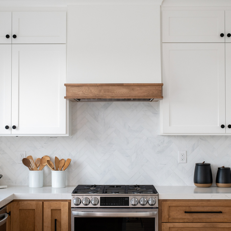 White Shaker Wall Hanging Kitchen Cabinets With Quartz Countertops Solid Wood Soft Close Hinges