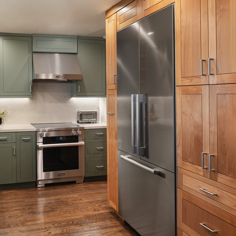 California Villa Use Kitchen Cabinet Solid Wood Modern Shaker Style Green And Brown Cupboard