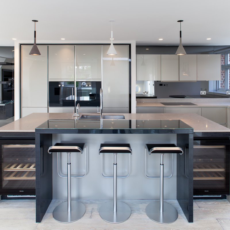 Ready To Assemble Handless Design Champagne High Gloss Acrylic Board German Kitchen Cabinet With Island